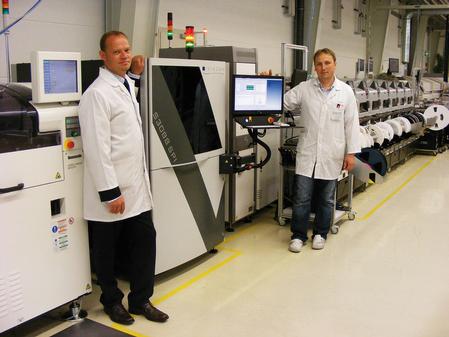 André Dahlhoff, Deltec CEO, and Thomas Fischer, Project Manager at Deltec, with the new Viscom S3088 SPI system.