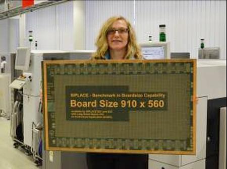 Even unusually long PCBs with dimensions of up to 910 x 560 mm can be processed in SIPLACE SX1 and SIPLACE SX2 machines.
