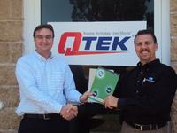 John Tobin, QTEK Mexico’s Managing Director, and Brian Crisp, ECT-GPG’s Regional Sales Manager
