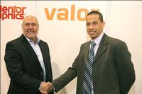 Craig Green, CEO of OEM Worldwide (left), purchased the Valor software solutions from Dan Hoz (right), general manager of the Valor Division of Mentor Graphics at the IPC/APEX Expo 2010.