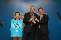 Dr. George T. Ayoub recieves the SMT China Vision Award